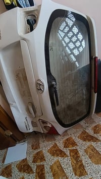 باب خلفي مال سنتافيا  من ٢٠٠٨ لحد ٢٠١٢ يرهم  هوه والجامه الاصليه كامبه...