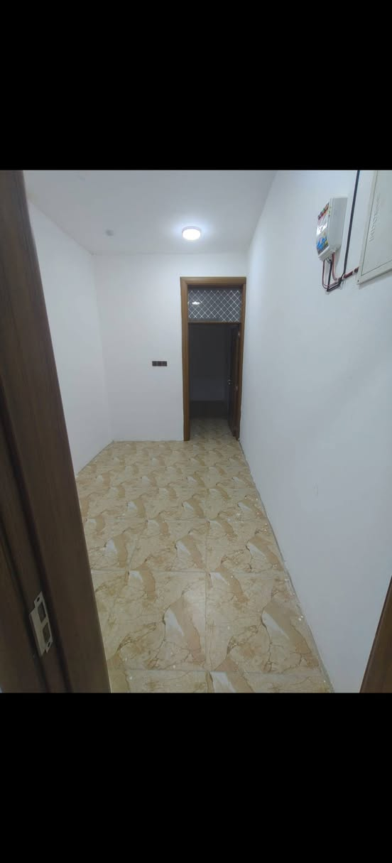 سلام عليكم
بيت للايجار طابق ثاني 
باكون /صاله/ استقبال/ غرفة نوم1/ صحيات/ مطبخ
الموقع/ بعقوبه سبعه نيسان بالقرب من التربيه الاساسيه
المنطقه خدمات كامله 
التواصل/***********
