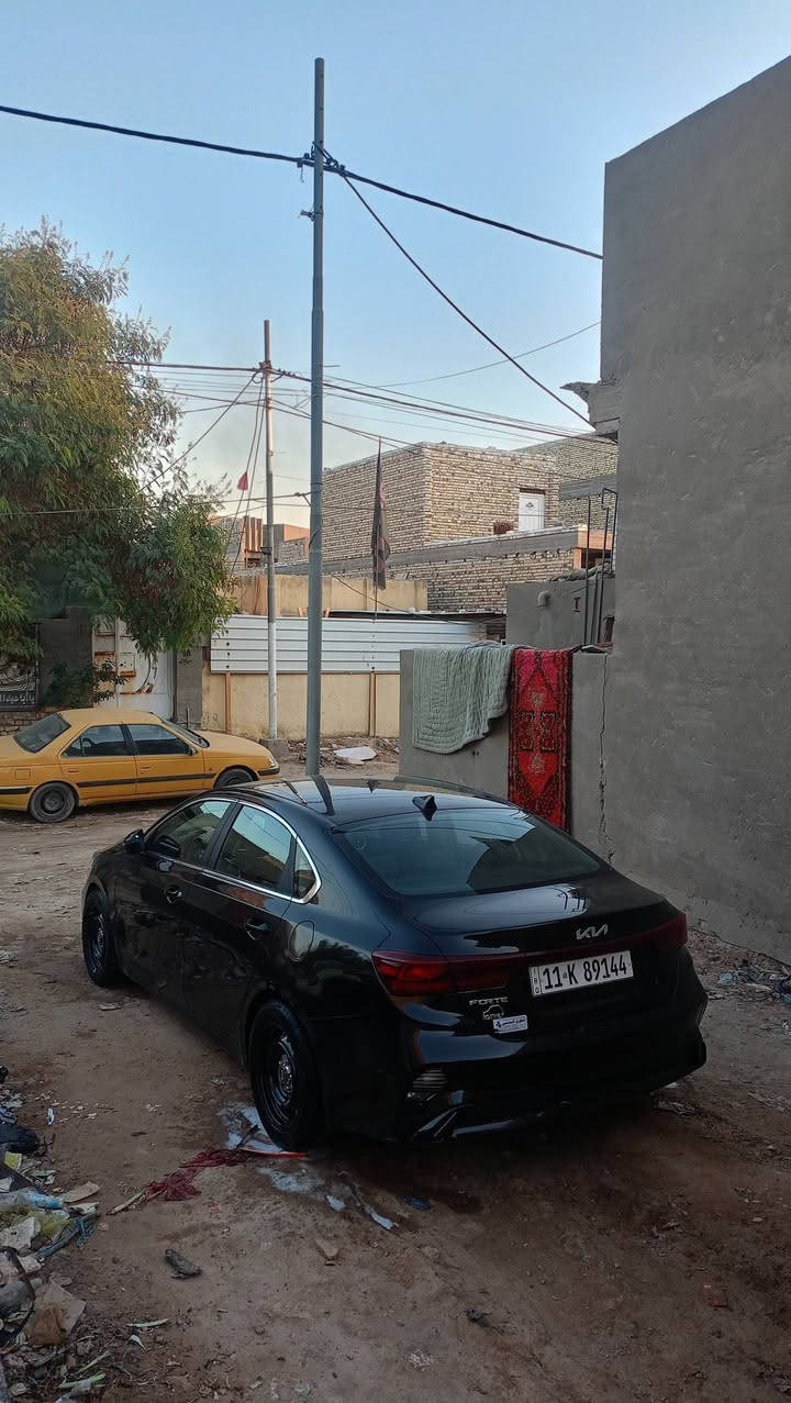 السلام عليكم
فورتي موديل 2023 
حادثها تبديل جاملغ وصبغ ربع البنيد شاصي لغد كفالة 
مواصفات تبريد قطعتين 
إشارة بالمري 
تدفئة كشنات وستيرن
شحن لاسلكي 
رادار خلفي وامامي وجانبي فول عدا البصمة والفتحة
ترقيم جديد بغداد الجديد بسمي مداور ثاني يوم 
السعر 150وبيها مجال 
مكان السيارة الديوانية 
للاستفسار *********** صور حادث راسلني وتدلل
***********
