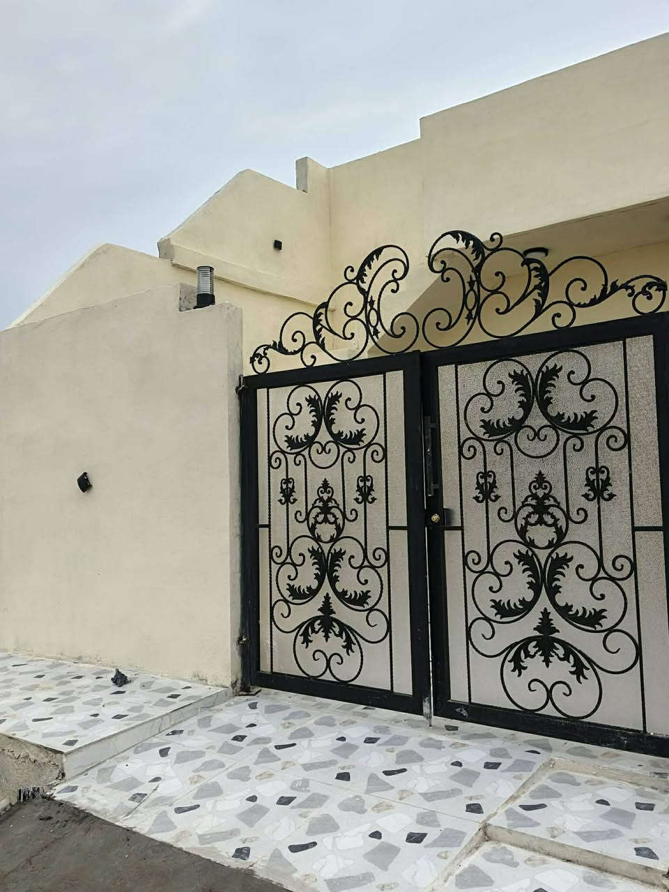 بيت، 100 متر للبيع صفر ممسكون
العنوان بدر ب فرع مول حسين 
السعر بلاش اتصل وتدلل ***********
