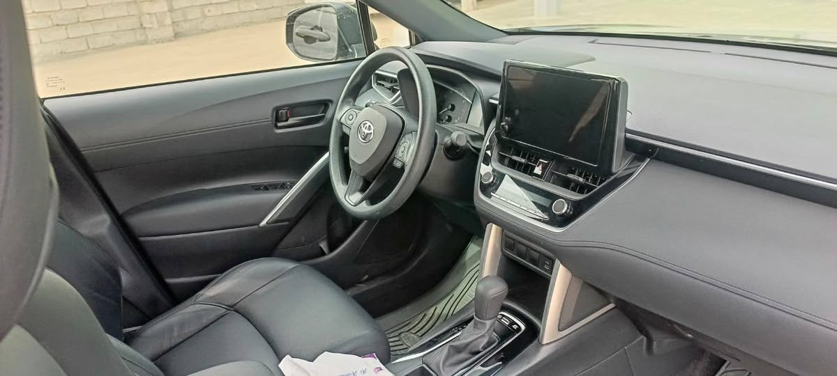 كورلا كروس موديل 2023 ماشية 48 الف هايبرد مواصفات  se  سعرها  173 وبيها مجال ترهم مقدمة زينة والباقي اقساط حسب الاتفاق ***********
