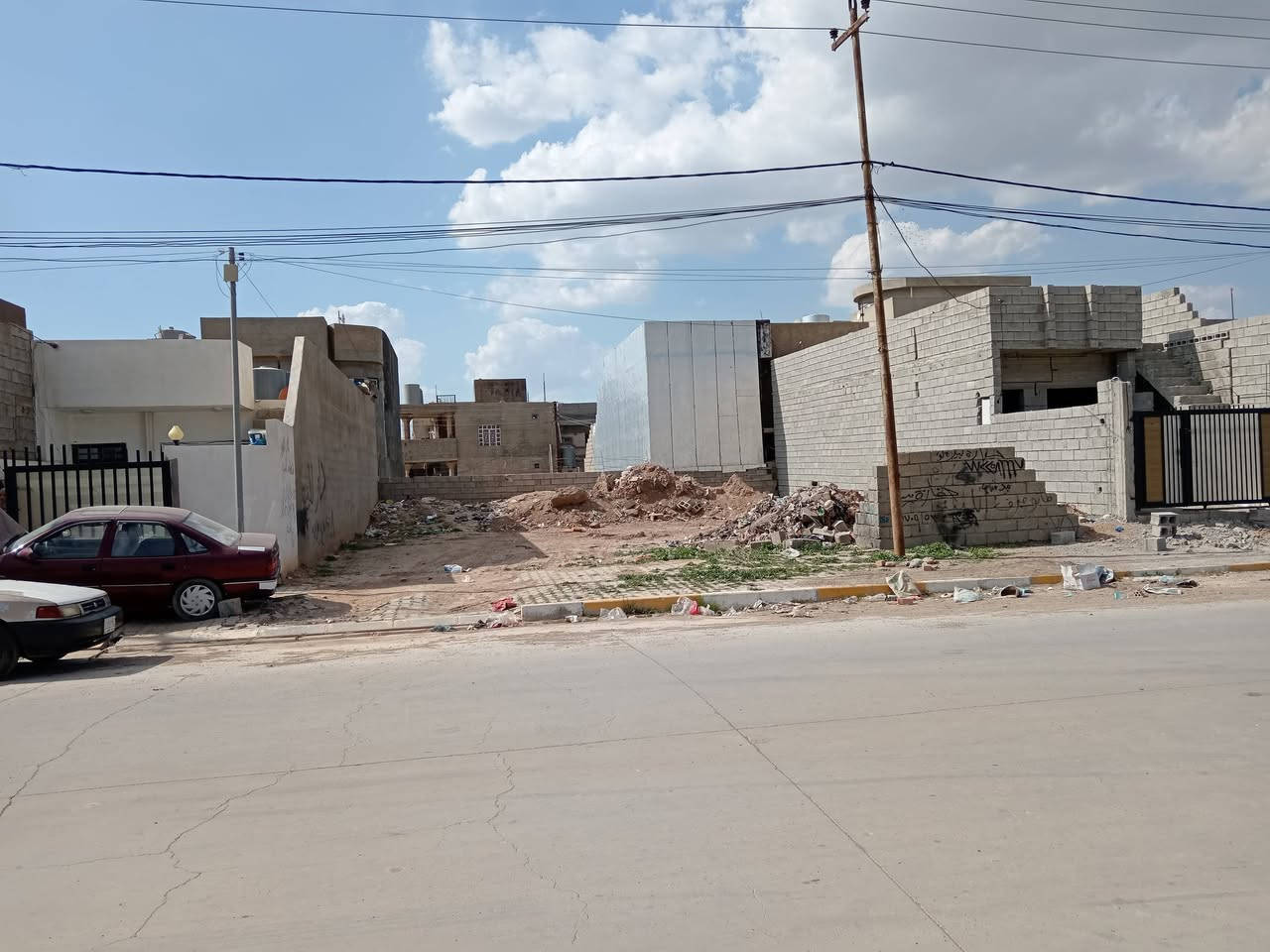 قطعة أرض شبه تجاري طابو للبيع
موقع مميز على شارع عريض 
المساحة / ١٤٠ متر
الواجهة / ٧ أمتار في ٢٠ متر
العنوان / كركوك شركة طارق قطاع ٧٧ مقابل المستوصف
السعر / ٦٦ مليون
للاتصال / ***********
