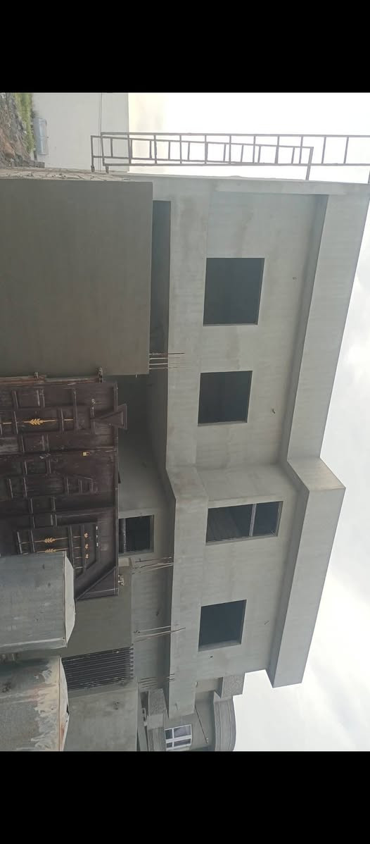 لبخ درجه اولى قاطين 3ونص
قاط واحد 2ونص 
داخل كركوك ***********
