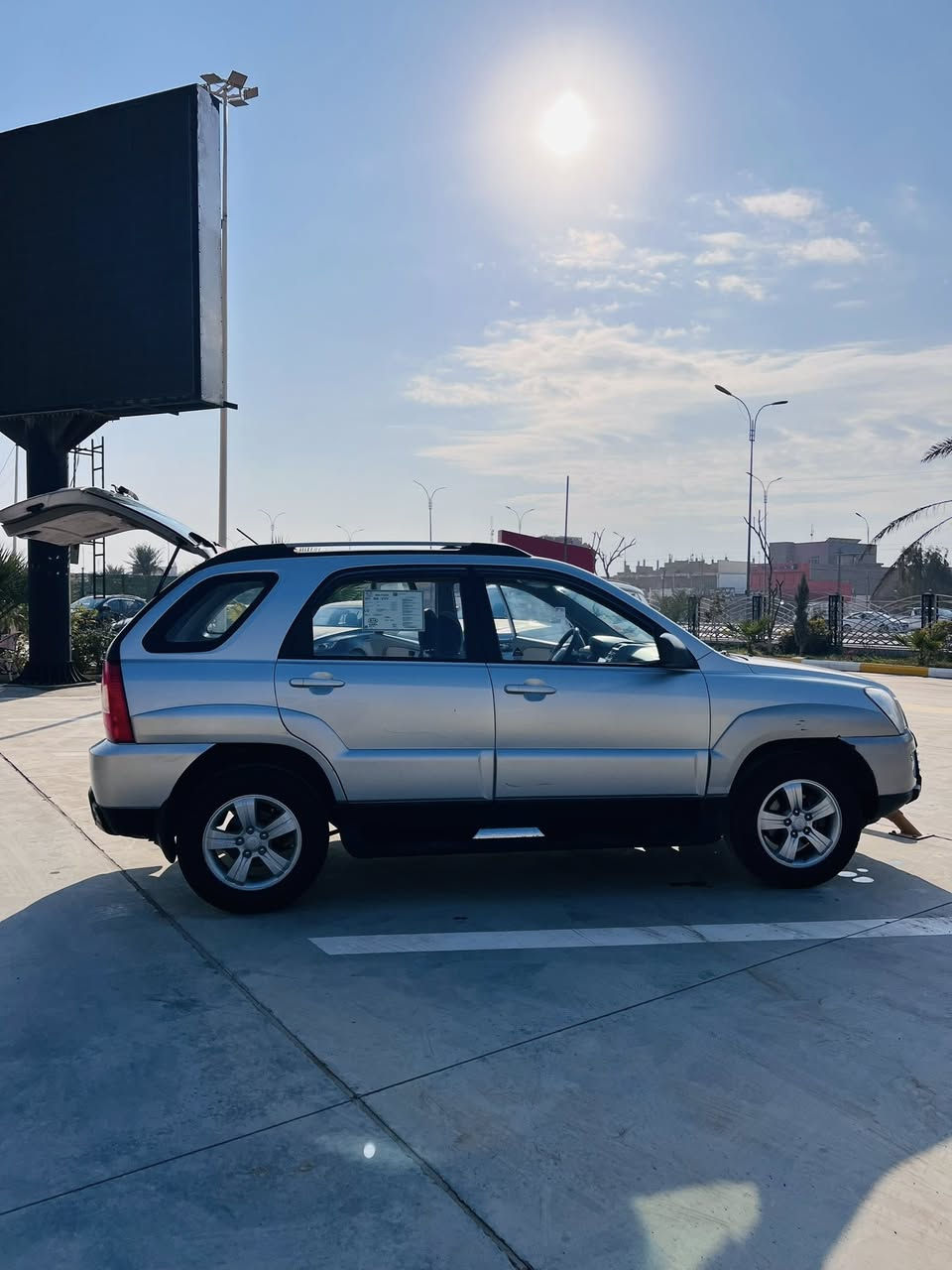 السلام عليكم
كيا سبورتج 

السياره كفاله عامه

موديل 2010 (خليجة )

رقم شمالي اربيل 

مكينه 2000 

فتحه سقف 

ويل كب

شاشه كامره 

تخم تاير 

الداخل بيجي مطعم بصاج 

مكان سياره ديالى بعقوبة

السعر  128وبيا مجال 

***********
