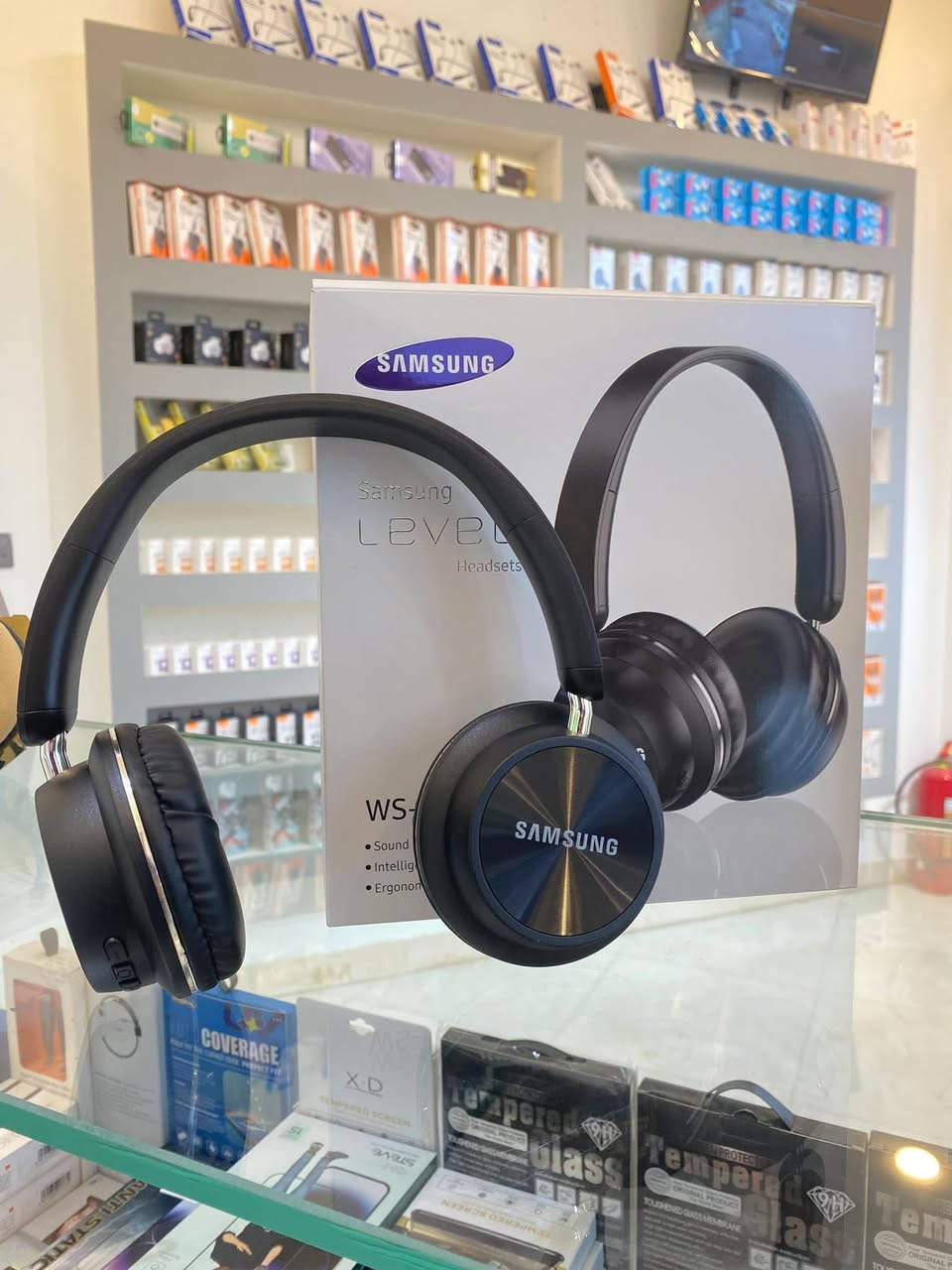 سماعة محيطي اصلي عليهم تخفيض قوي جداً 
قطع اخيرة يعني ام 35 الف سعرها 15 الف بس 
***********
***********
