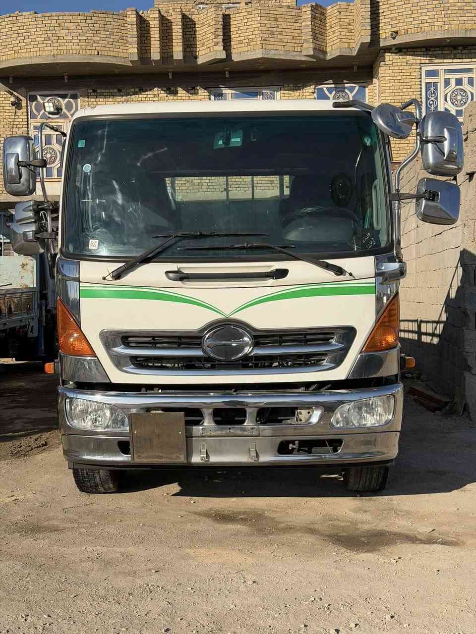 السلام عليكم للبيع شيطان فحل 8 برغي دخول جديد حديث مرايه بلباب  موديل2023 طول سته وربع شاصي محسن عريض للأخير جوبلس خلفي كشن هوى شاشه كأمره خلفيه تبريد شركه ثلج بدي أربع قطع فوك بليت جكر والجوه قواطع حديد سياره جاهزه شرط النظافه والجديده باب خلفي جكات يصعد وينزل ريمونت للاستفسار الاتصال على رقم ***********
