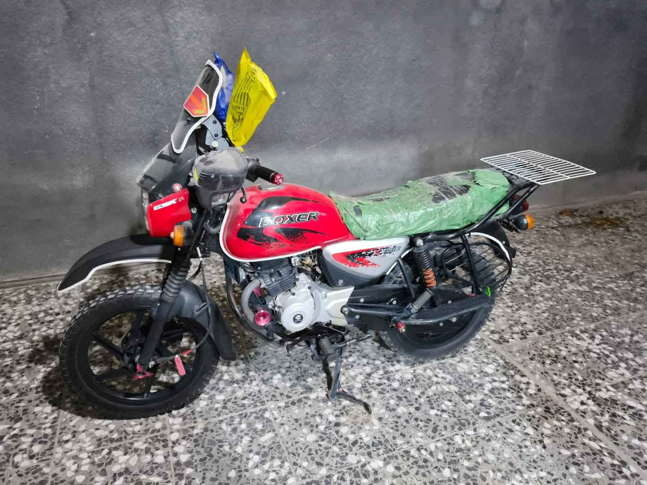 بوكسر موديل 23 مرقمه ونكليزي ثاني يوم التحويل 
دراجه جاهز  كبل لشارع نضيفه دراجه رقمه الهاتف ***********متواجد على وتساب و على خط
