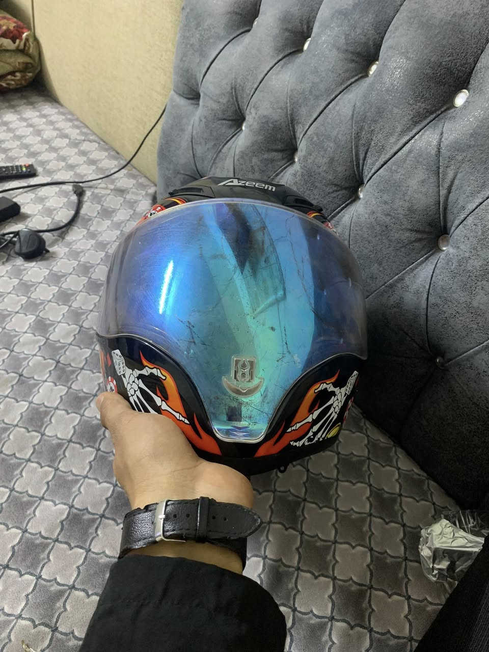 السلام علكم خوذه Azeemقياس XL جديده فقط الجامه شوية مزلغه السعر 75 وبيها مجال مكاني بغداد الحسينيه الراشدية رقمي 
***********
