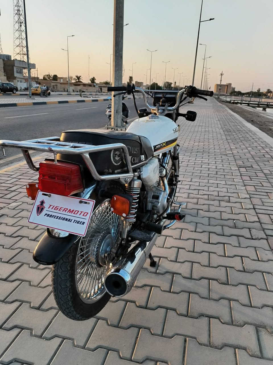 السلام عليكم دراجه اربعه كير نوع تايكر مديل 23 أوراق  دراجه نظيفه مامفتوحه احله من الصور مابيه نقص السعر 800وبي مجال مكاني كوت العزه القديمه 
الاتصال عل الرقم  ***********
