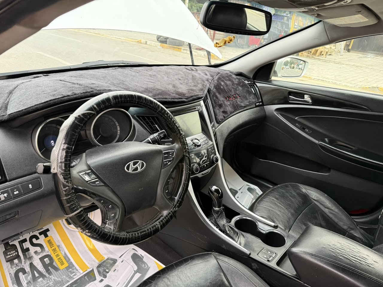 السلام عليكم سياره سوناتا موديل 2012 كير  محرك صدر تخم تاير باتري جديد 
السيار مصبوغه حزام 
مكان السياره بغداد 
***********
غير متواجد ع الفيس
