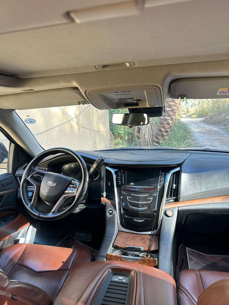 سلام عليكم كديلاك البيع موديل 20/السياره مفوله مواصفات  بنوراما /دواسات كهربائيه/تحكمات ستيرن /حساسات جانبيه او اماميه وا خلفيه /السياره مكفوله كفاله عامه فقط بيه بارد في الدعاميه الأماميه من جهت اليسره وا رصاعت 2في القماره/السياره مغلفه ppf/السياره رايده 430وا بيه مجال مكاني كربلاء الرقم ***********/السياره احله من الصوره او سوناره موجود متواجد خاص
