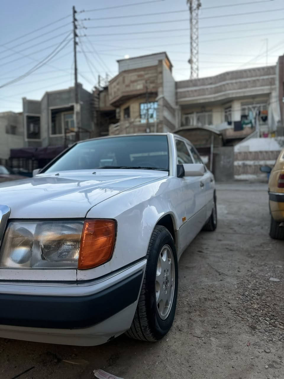 بسم لله....
السلام عليكم ....مارسيدس بنز e-class e300 1992
ولا قطعة صبغ جميع قطع السيارة بلادية ما مبدل بيها ولا قطعة كفالة عامة من الدعامية للدعامية اوروبية ماشية 364,000
السيارة فول مواصفات 
فتحة سقف 
بردات خلفية كهربائية 
كشنات كهربائية 
لايتات ليد عالي ناصي 
سنتر لوك
"
گير عنكبوت كفالة 
محرك 6v 3000cc كفالة عامة 
بيها فقي التبريد واكف ونصلحه الك قبل لا تاخذها ان شاء الله وكف بلا سبب فجأة صار هواه حار 

السعر 7,500$وبيها مجال 
للتواصل على الرقم التالي ***********
واتس اب موجود
