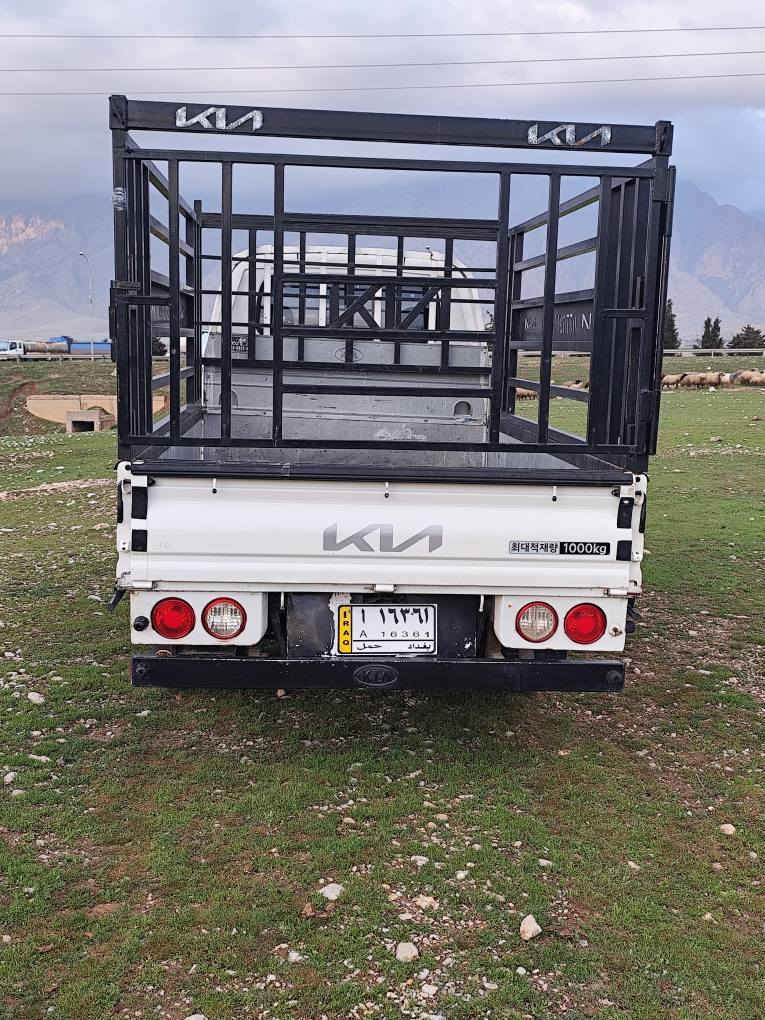 کیا  گاز سئ هه زار سۆڀەر مە کینە ڕەش 
سە یارە کە وەسفی ناوئت تە بریتی گەرمو ساردی بە شەرت برئکی بە سراوە ناوبۆدی تیایە جە مجەیەکی زۆر تۆکمەی بۆ بە سراوە  لۆک لۆکە بە قه ت یەک سفر خۆش نە بو لئخوڕینی نە تەوئت  6تایەی تازە یە 
گئڕی مە کینەی بە شەرتی 10ڤیتەر جرکەی تیانییە 
سەرفو بوخاری بە شەر بە هیج شئوەیک بخار ناکات 
سالئکە لای خۆمانە کۆدی ئاساشی هه یە بە ناو خۆمانەوەیە 
شوئن بیرە مە گرون 
***********
*********** السليمانية, العراق
