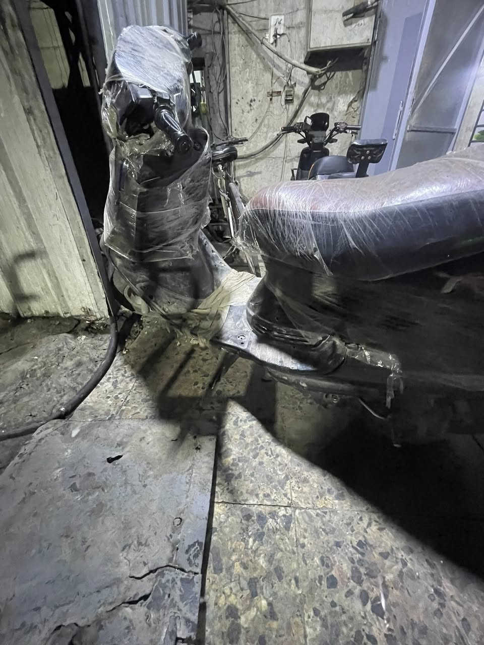 فضائي نكره سلف مكفوله  كفرات حلوه يرادلها غسله كلشي بيها بلادي نقص بس بس بريكات سعرهن قليل سعر دراجه 300 وبيها مجال لل شراي *********** مكاني بغداد كريعات
