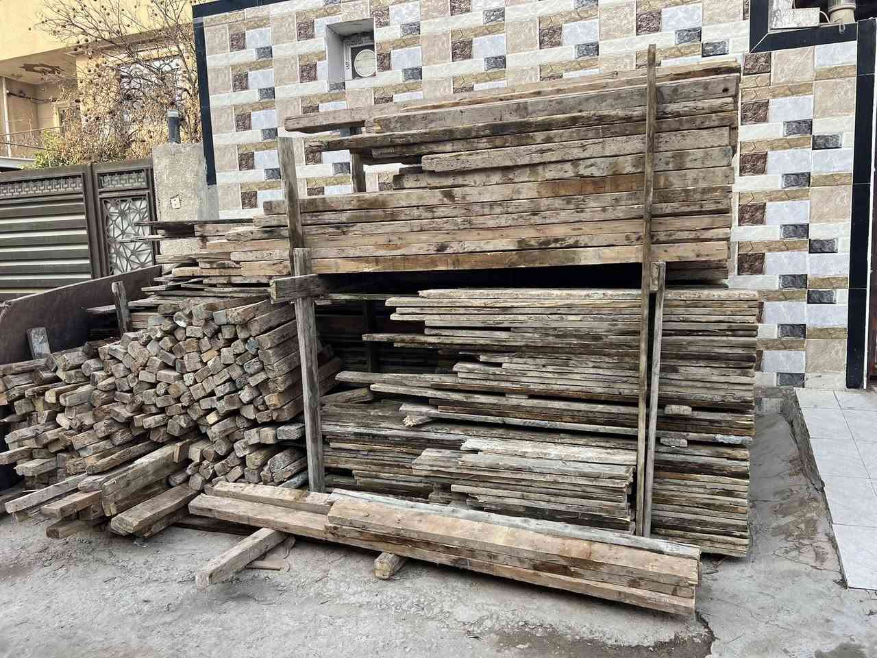 السلام عليكم قالب خشب للبيع يدك ١٨٠ متر نضيف العنوان حله ***********
