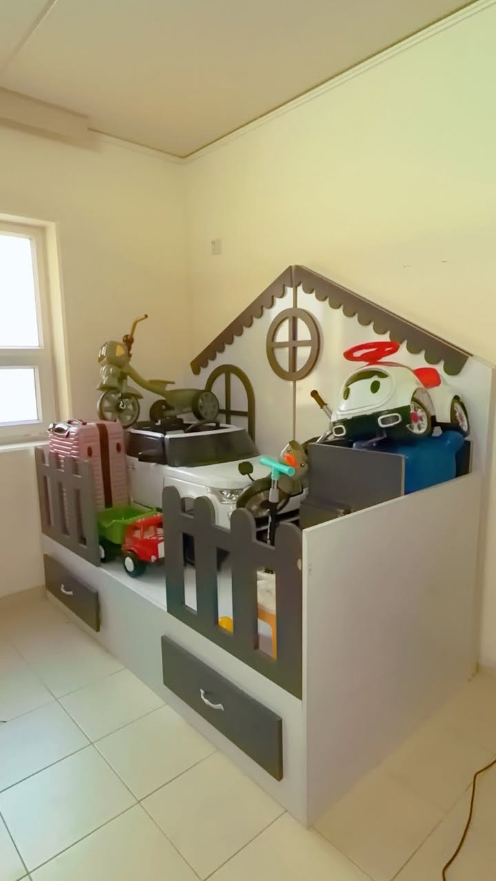 السلام عليكم غرفه للبيع وياها بعد جرابي نفر ونص استعمال كولش قليل ***********
