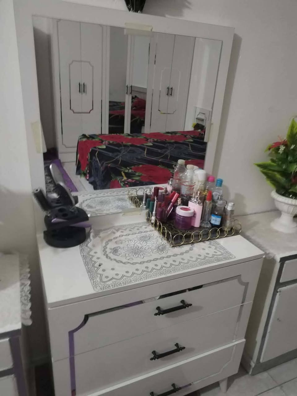 للبيع ٥ قطع  غرفه نوم تركي سعر ٤٥٠ وبي مجال ع خاص
الشهداء قرب جامع مدرست الاعضميه
*********** للإستفسار
