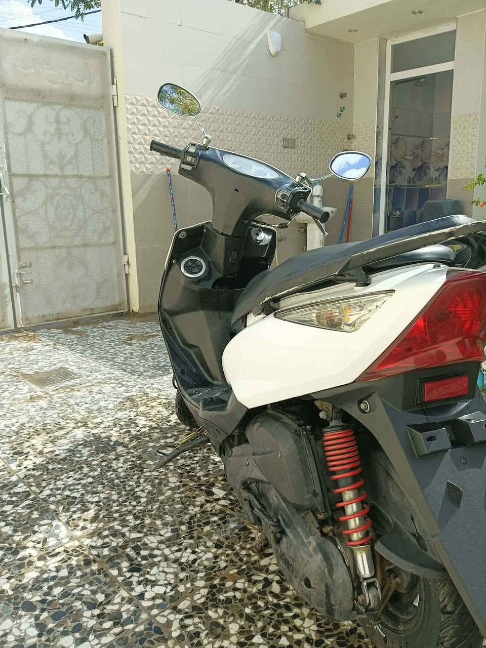 دراجه ثعلب للبيع 550 وبيهه مجال بسيط بغداد جسر دوار الي يم مرور تاجي دراجه نكره سلف خير من الله دهن كله لكيمولي ***********
