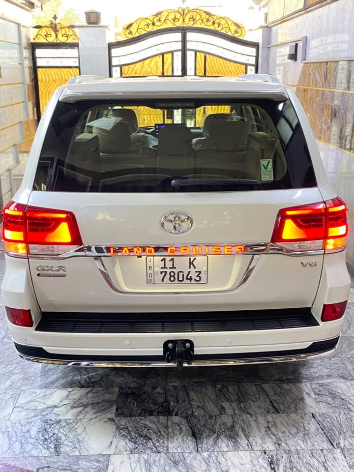 السلام عليكم
‼️ملاحظة قبل كلشي سعر السيارة منااسب 390 $ورقة ‼️ 
لاندكروز موديل 2019 بريم أصل معروفة مواصفاتها ام الدفدي و8 ايرباك وطفاية وتشغيل عن بعد وترحيب وجنطه كهرباء وكراسي كهرباء وباقي المواصفات المعروفة ماشية 96 الف حقيقي  عدتها وجكها واسبيرها ما نازل وأرقام وهزة وسنوية كلها جديدة وباسمي 

 ⭕️بيها ملاحظة كلش بسيطة صفة السايق 3 قطع فتح وربع الجامغ الخلفي صبغ و6 رصعات ناعمات كلش عل وضعهن بالقمارة والبنيد الباقي كفالة 

مكان السيارة بغداد  
رقم صاحبها ***********
