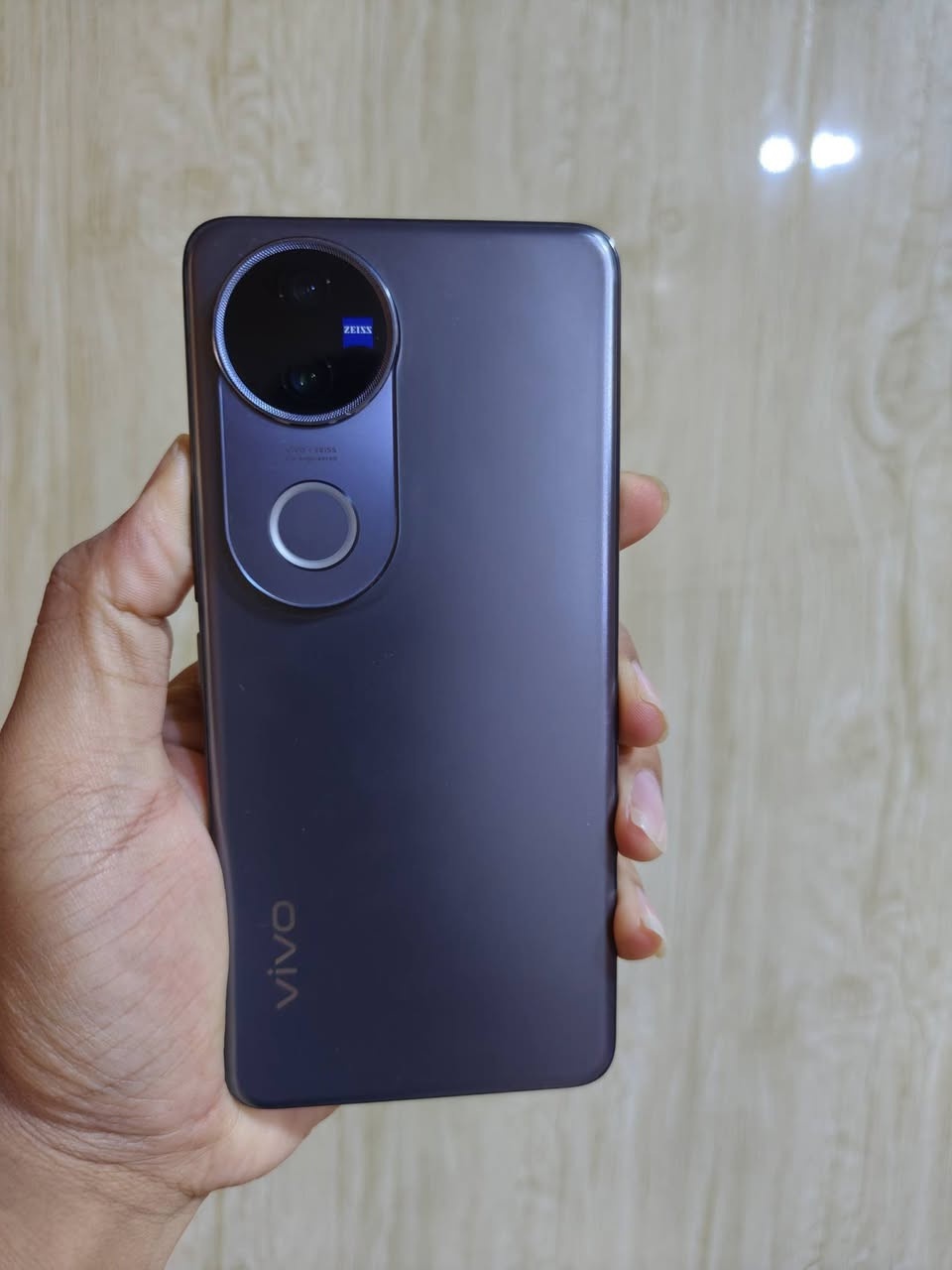 📱 Vivo V50 5G (12GB + 512GB)
كامل ملحقات 
✅ شاشة AMOLED بحجم 6.77 إنج
✅ تردد 120Hz
✅ معالج Snapdragon 7 Gen 3
✅ ذاكرة 12GB RAM
✅ سعة تخزين 512GB
✅ كاميرا خلفية مزدوجة 50MP + 50MP
✅ كاميرا أمامية 50MP
✅ بطارية ضخمة 6000mAh
✅ شحن سريع 90W
✅ يدعم 5G
✅ يدعم eSIM
✅ بصمة مدمجة بالشاشة
✅ مقاوم للماء والغبار IP68/IP69
السعر: 475 الف


**إذا كنت صاحب هذا الإعلان وتريد حذفه لأي سبب، رجاءا أرسل رسالة إلى الدعم الفني**