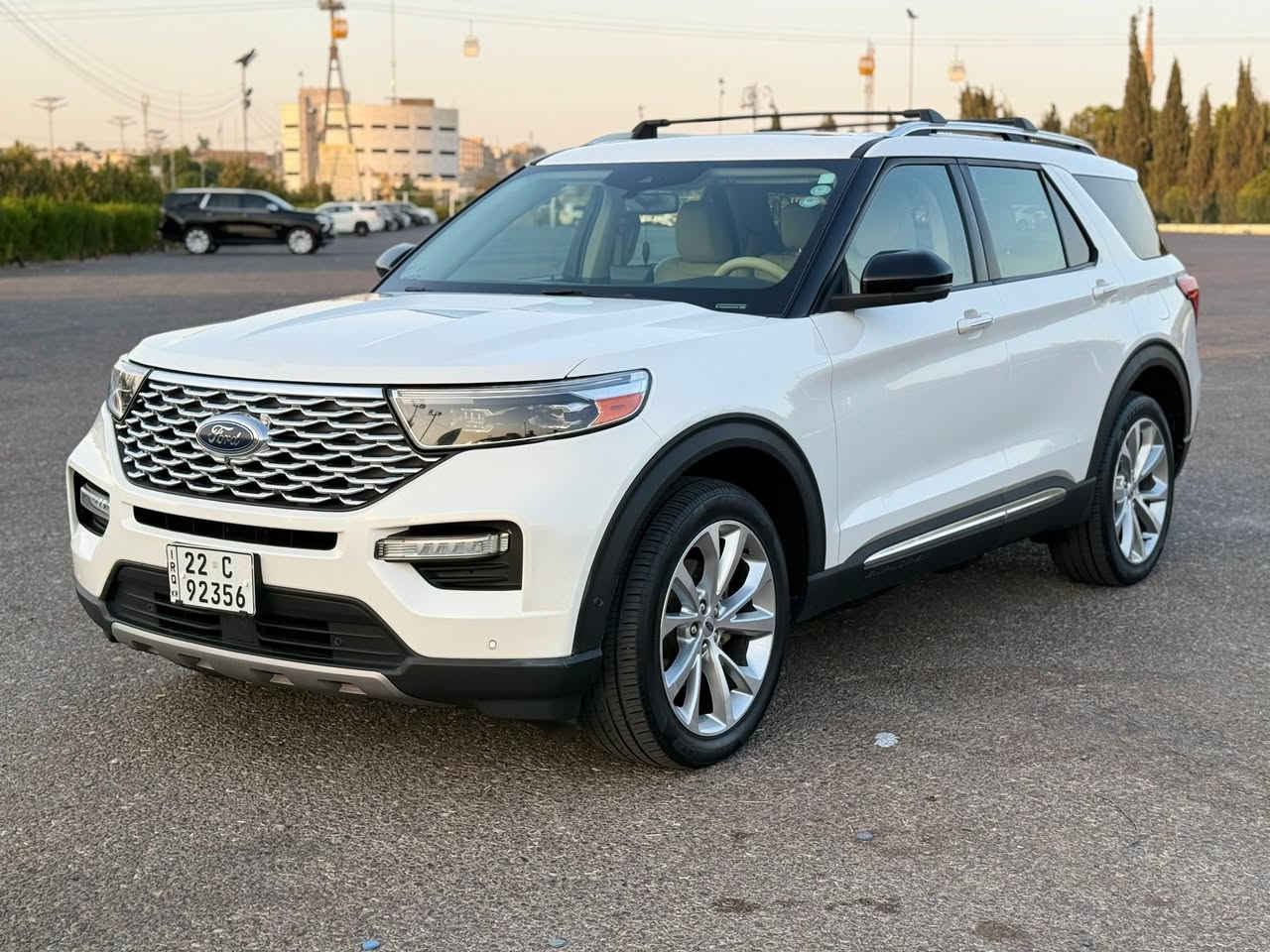 نوع سيارة : فورد اكسبلورر 
موديل : ٢٠٢٢ 
حجم محرك : ٦ سلندر ٣.٠ ليتر
مواصفات : پلاتينوم يعنى فول فول ((بانوراما - فور ويل - كشنات مساج -Auto park- داخل اصفر - ٤ كاميرات -٣٦٠ حساس -٣٦٠ رادار - كشن تبريد و  تدفئة - سماعات Bose - شاشة تيسلا - كشن VIP - بردة خلفي - ستيرن كهربائي-بصمة تشغل عن بعد - مرايات شفط - صندوق كهربائي- شحن موبايل وايرلس - لايت ليد زينون-بلاجكتور))
سيارة وارد امريكي بدون صبغ ✅
بدون إرباك ✅
 فقط صندوق تعديل بارد
رقم شاصي ((1FM5K8HC5NGA38539))
سعر : ٢٨٥ ورقة مجال 
***********
