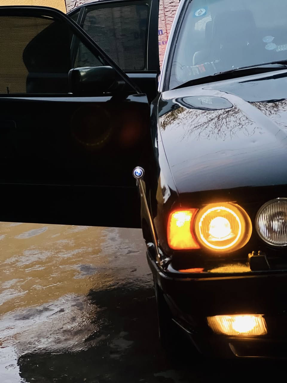 السلام عليكم bmw 525 مسكر فانوص بجم العريض  فول مواصفات كشنات كهرباء  غرفه كارتير السياره مصبوغه عام الجماليه السياره جاهزه من كلشي تبريد شغال كلشي شغال نقص برغي مابيها السعر83 بيها مجال ***********
