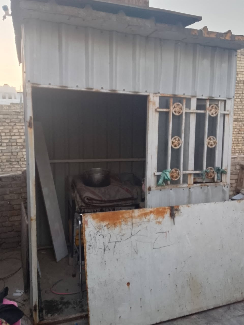 كرفان لبيع سعر 500 وبيه مجال *********** واساب فقط
