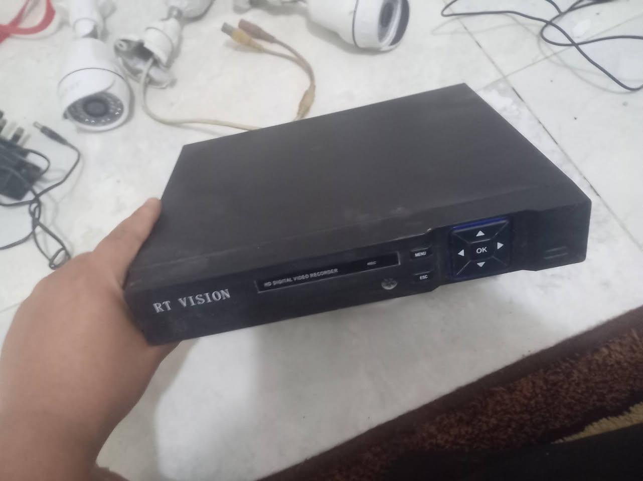 كامرات مراقبة للبيع مكاني بغداد ٣ كامرات مع الجهاز مالتهن وماوس وتوصالة بعد معرف بيهن واضحات كلش غراضهن مبينات بل صورة رقم ***********
السعر 35الف
