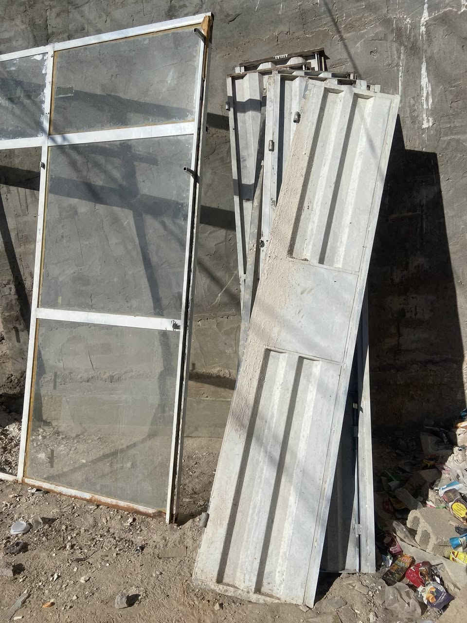 جام خانه للبيع وباب حديد 6 طلاكات للبيع للتواصل ع الرقم ***********
