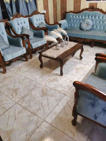 السلام عليكم
نصف قطعة للبيع قطاع ٧ بناء قديم عكادة قريبة على شارع الفلاح .
الطابق الاول استقبال وصالة وغرفة ومطبخ وصحيات
الطابق الثاني ثلاث غرف نوم وصحيات
للاستفسار ***********
