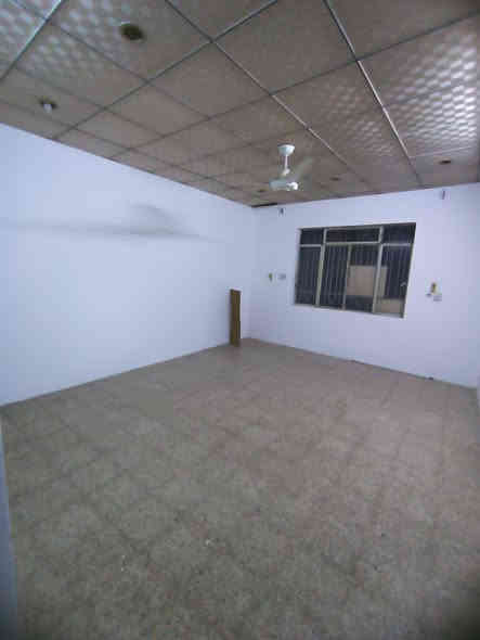 دار للايجار للايجار 
الموقع / حي الاعلام 
مساحة / 200م 
4 غرف نوم وهول واستقبال ومطبخ وصحيات وكراج 
للاستفسار عن االسعر الاتصال 
***********
*********** واتساب 
مكتب قصر الفخامة للعقارات والمقاولات 
حي النور سايدين دانية ماركت بعد ملعب كلاسيكو
