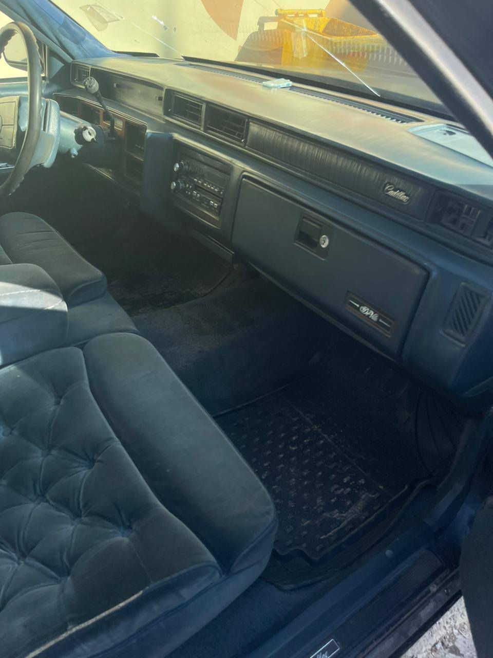 كاديلاك موديل ٩٢
محرك ٨ سلندر 
حداديه دبلات تخم تاير جديد 
غرفه بلادي نظيف 
يرادله ترتيبات بسيطه 
سعر ٥٠ ورقه وبيه مجال
***********
مكان السياره النجف
