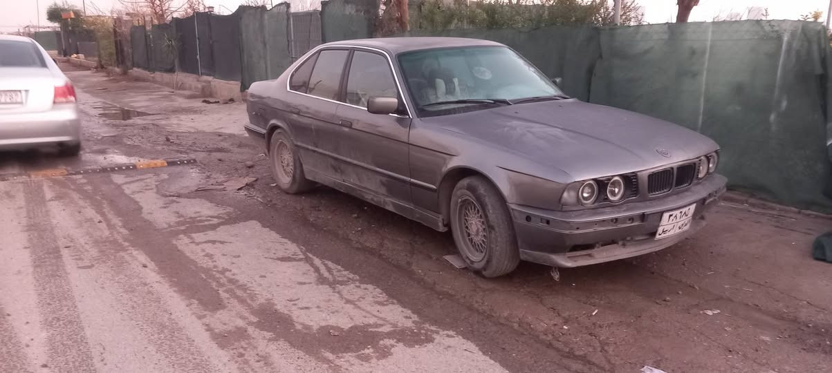 سلاو هاوريان ئةم سيارةية بؤ فرؤشتن مؤديل ١٩٩٣كير مةكينةو براوة بةشةرت سيارةكة بي ليدرانة سيارةكة ١٤ وةرةقة غرامة لةسةرةبؤ زانياري زياتر تيل كة *********** سحري ٥٠ محامةلة أربيل, العراق
