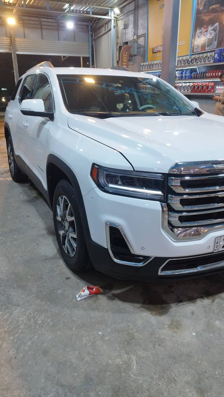 GMC Acadia 2023 فئة SLE AWD -
• ليتات هالوجين + LED نهاري •
 مرايا كهربائية مع إشارة LED •
 روف راك فضي • 
إكزوست كروم  •
 حساسات خلفية •
 كاميرا خلفية HD •
 دخول ذكي + تشغيل بصمة 
نضام AWD  دفع رباعي منفصل 

 أنظمة الأمان •
 7 وسائد هوائية • فرامل طوارئ أوتوماتيك AEB •
 تنبيه الاصطدام الأمامي FCA • 
نظام البقاء في المسار LKA •
 تنبيه النقطة العمياء SBS • 
تنبيه حركة المرور الخلفية RCTA • 
نظام Teen Driver • 
نظام OnStar •
 مانع تشغيل المحرك ضد السرقة
...... 
رقم سليمانيه بسمي مكان  السيارة بغداد 
عداد 45 الف mi
............ 
س ع ر 220 $ 
......... 
***********
***********
