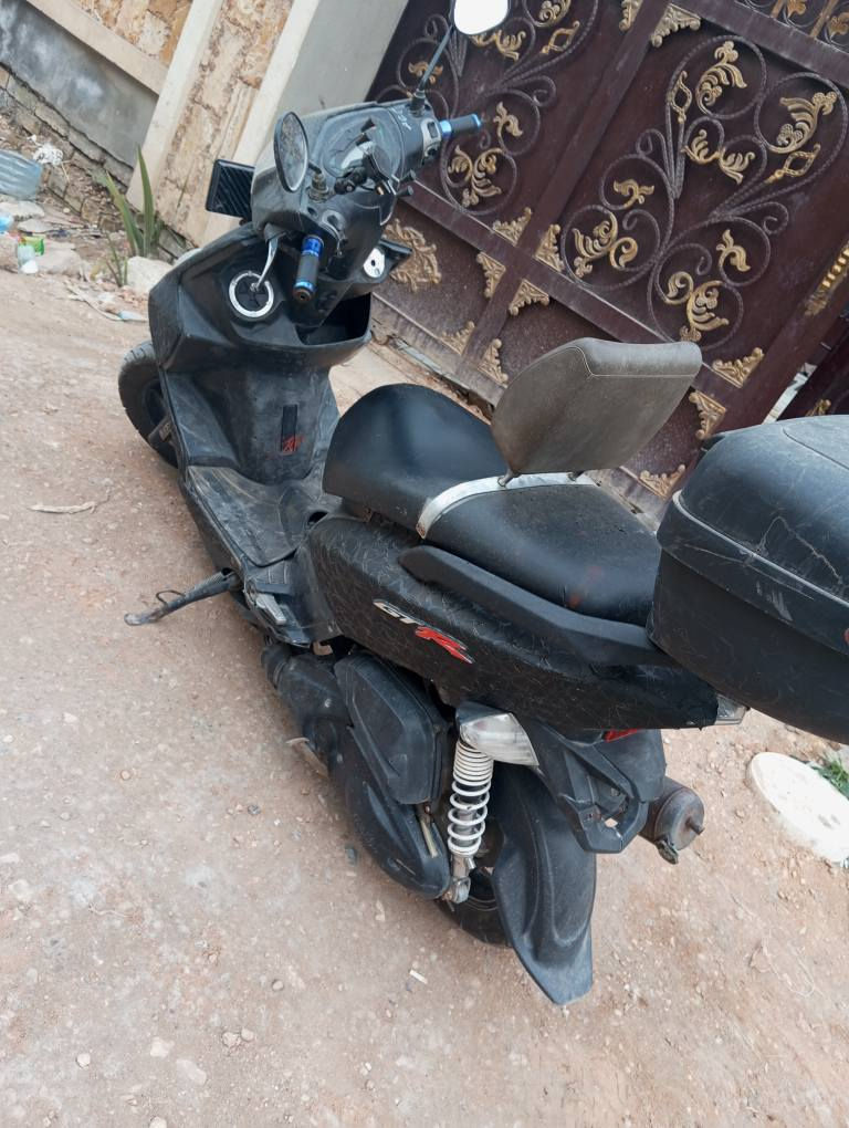 لبيع دراجه جي تي ار ومكفوله من كل نواحي مناقصها شي وشراي يتصل سكم محم ديه ***********متواجت وسئاب بغداد, العراق
