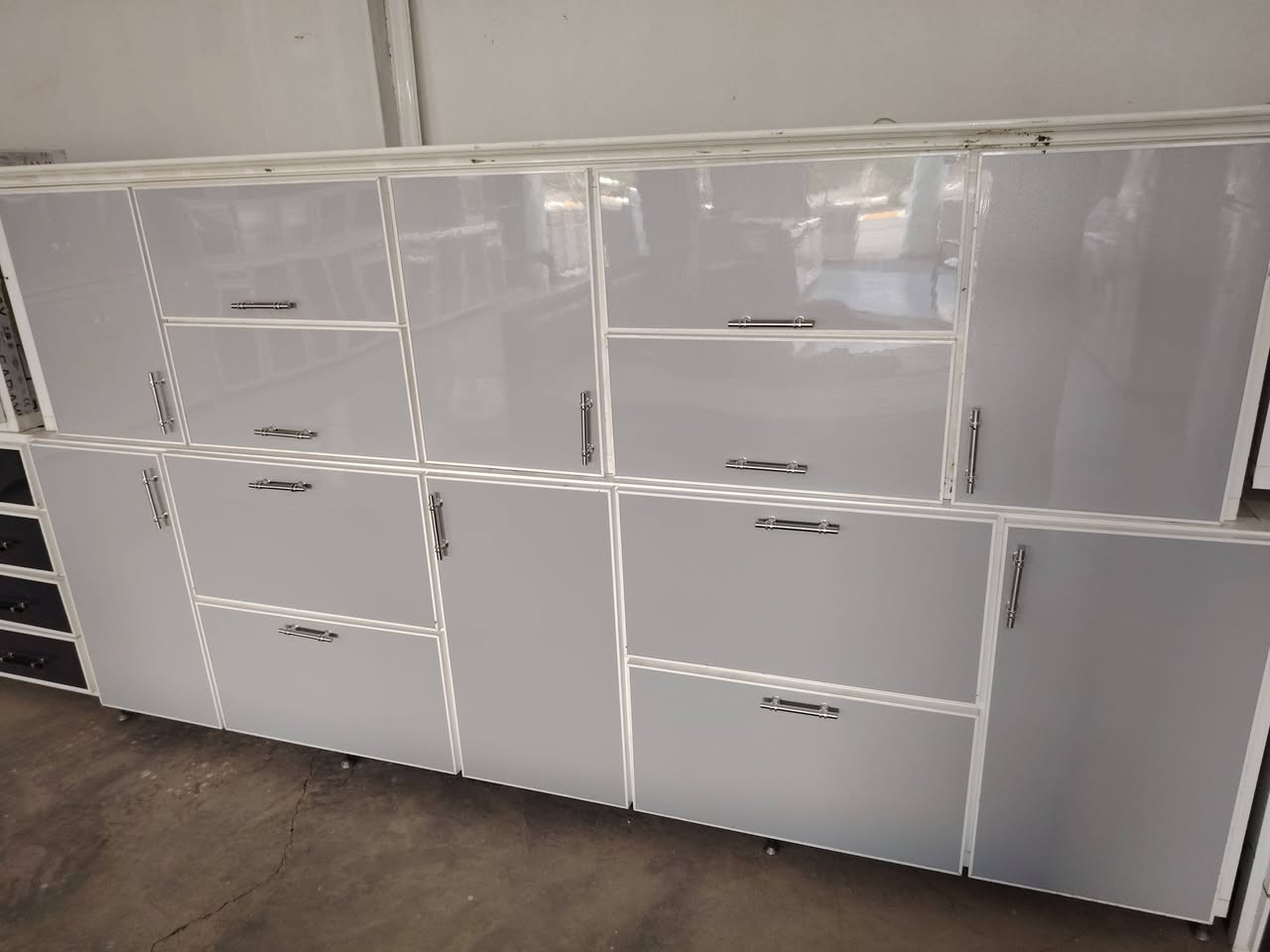 تم وبحمدلله وصول مسواك جديد  وجبه جديده من الكاونترات والأثاث المنزلي  المستعمله وبأسعار مناسبه ...... والله محيكم.. ناحيه الزاب منتصف السايدين  رقم الهاتف ***********   أنس الجبوري
