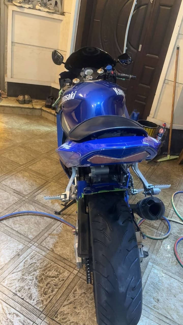 السلام عليكم كاوسكي 2004 محرك 636  الدراجه كفاله كير محرك عليها ادامه تخبل الدراجه شغاله نكره سلف معدل و شلعه تخبل الدراجه بس  يرادلها تكحيل ما مشايه هواي الدراجه. تحب تجي انته و فيترجي و تفحصها اني حاضر و سعرها كلش مناسب بالنسبه الها الشراي يجي على هذه رقم*********** مكاني بغداد
