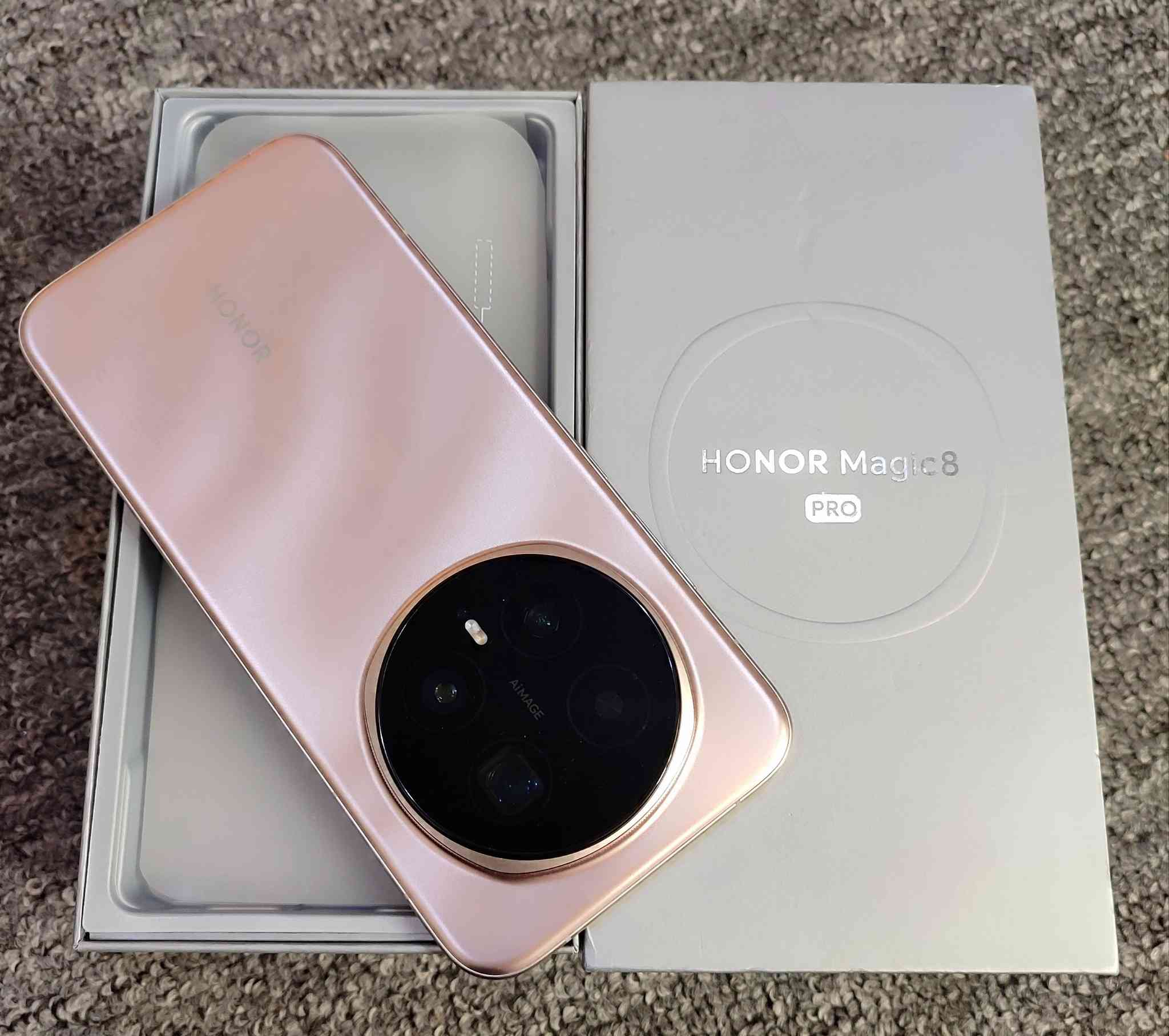 هونر ماجك 8 برو
جهاز استخدام ايام فقط 
جهاز جديد مكفول من كلشي 
ذاكره 512 لون المميز 
السعر 1150 نهايته 
مكاني نجف ***********
