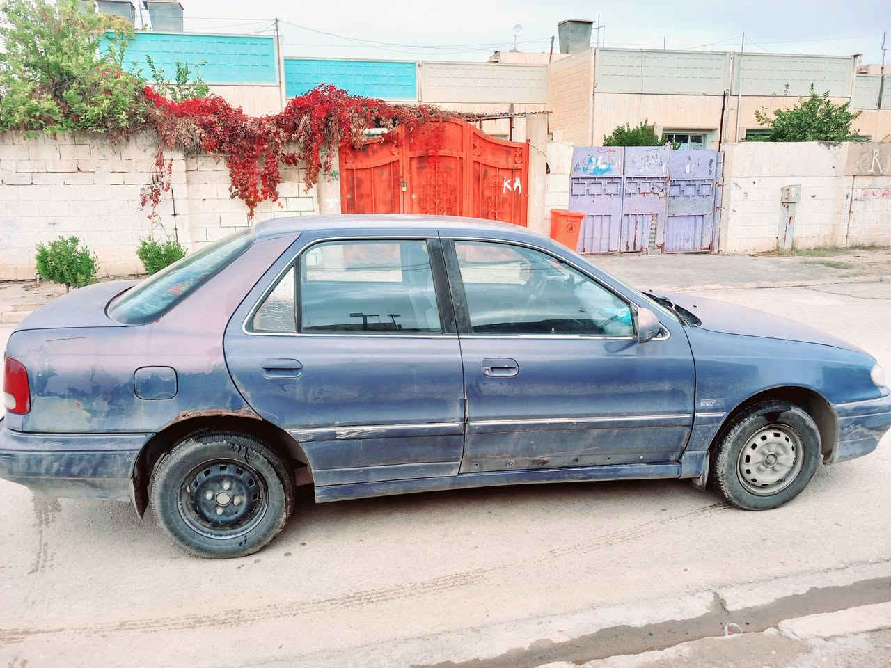 السلام عليكم ورحمة الله وبركاته
ألنترا دمعه موديل ٩٤ رقمها أنبار انكليزي بسمي سنويه ل٢٠٣٠ 

محرك سوناتا تو ٢٠٠٠مفتوح  السياره بلاديه وجاهزه ونشطه نص نكره وشغل خير من الله مكانها الأنبار القائم جاي أداوم بيها لبغداد والحبانيه يرادلها ترتيب من الخارج بس ***********
