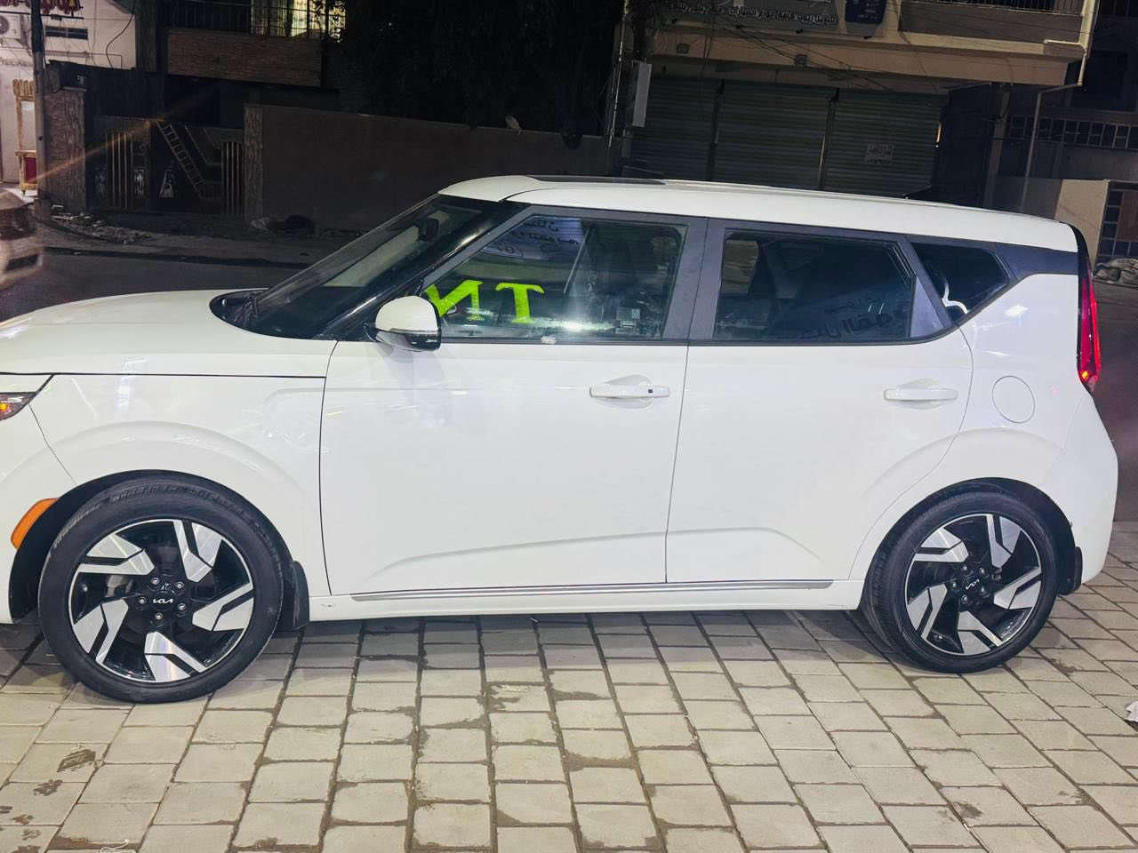 سلام عليكم صول موديل 23جيتي لاين فول موصفات حادثه موضح بلصوره بدون تبدلي ليبل واحد سياره بس طلع بيه كلير من امريكه باب وجاملغ بس سعر148وبيه مجال ***********
