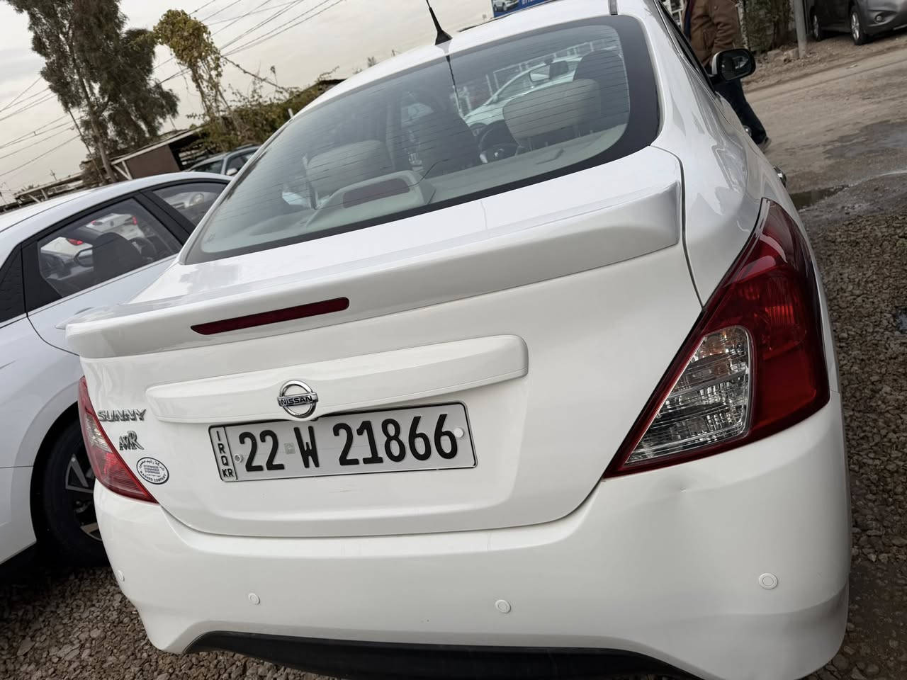 السلام عليكم ورحمة الله
نيسان سني هندي 
موديل 2024 بليته زركه صبغ جاملغ وبنيد فقط 
تخم تاير جديد 
حداديه محرك كير بشرط مابيهه نقص
السعر 115  وبيهه مجال بسيط 
***********
