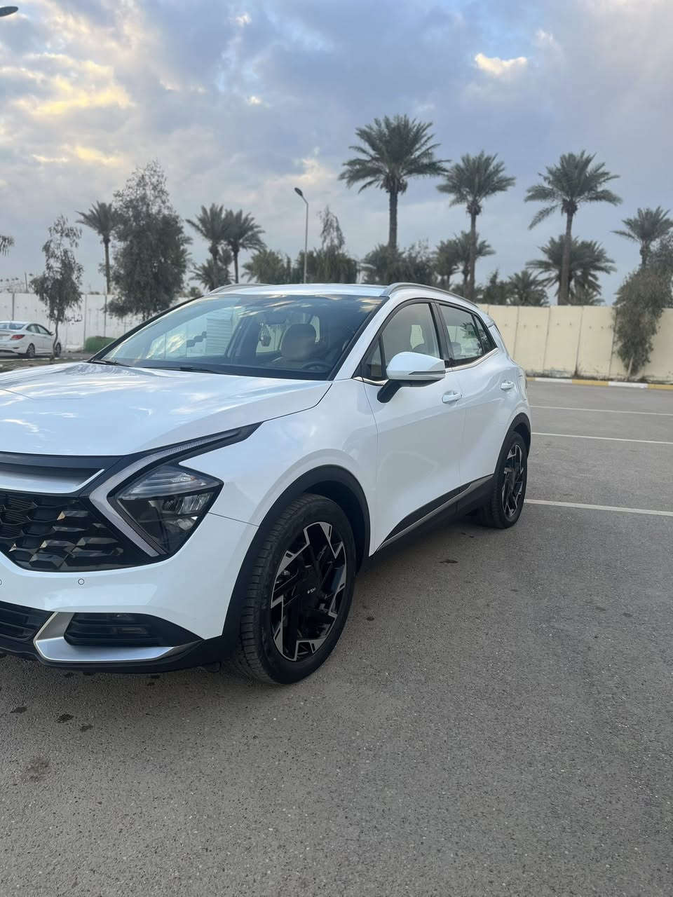 السلام عليكم للبيع 
كيا سبورتج موديل 2023 خليجي 
السيارة كفاله عامة من كلشي 
رقم بغداد مشروع وطني 
السيارة جاهزة وبسمنة 
ماشية - 16 الف 
العنوان - بغداد - البلديات 
السعر - 225 وبيها مجال 
رقم الهاتف - ***********
