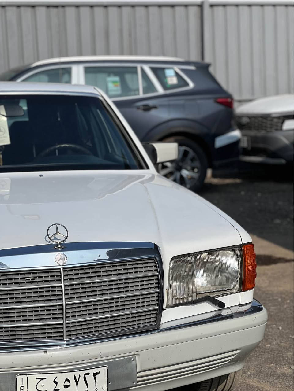 السلام عليكم 
مارسدس 300 se 
رقم بغداد
محرك عنكبوت بلادي 6 سلندر
داخل نيلي نضيف 
مصبوغه حزام جماليه 
شاشه متحركه 
كشنات كهرباء 
سياره نضيفه و  جاهزه 
للاستفسار الاتصال // *********** بغداد, العراق
