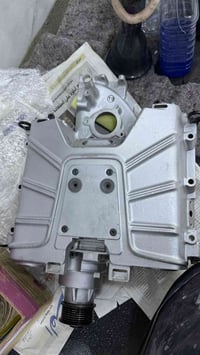 سوبرجارج سياره اودي v6 جديد طك كارتون ما مشدود على سياره برغي ما مفتوح...