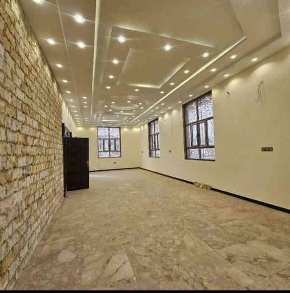 🏛️✨ شركة محمد للاستثمار العقاري ✨🏛️
📢 للبيع | فيلا ملكية بتصميم روماني فاخر في أبو الخصيب 📢

━━━━━━━━━━━━━━━━━━━

🔑 تفاصيل العقار:
📍 الموقع: أبو الخصيب – موقع مميز وهادئ
📐 المساحة: 1400 متر مربع
📑 الطابو: ملك صرف زراعي – بسم عراقي
🏗️ البناء: حديث – تصميم روماني ملكي فاخر

━━━━━━━━━━━━━━━━━━━

🏡 مواصفات الفيلا:
✨ صالة استقبال فخمة
✨ 6 غرف نوم واسعة
✨ مطبخ مجهز
✨ مجموعة صحيات متكاملة
✨ غرفة حراسة مستقلة
✨ مسبح خاص وحديقة خضراء
✨ كراج واسع للسيارات

━━━━━━━━━━━━━━━━━━━

💰 سعر البيع: 850 مليون دينار عراقي 💰
🔥 فرصة نادرة لاقتناء فيلا ملكية بتصميم فاخر ومرافق متكاملة

━━━━━━━━━━━━━━━━━━━

🌟 مميزات العقار:
✅ تصميم روماني ملكي يمنح الفخامة والتميز
✅ مساحة كبيرة مع حديقة ومسبح خاص
✅ موقع هادئ مثالي للسكن الراقي
✅ بناء حديث وتشطيب عالي الجودة

━━━━━━━━━━━━━━━━━━━

📞 للتواصل مع محمد للاستثمار العقاري:
📲 *********** – واتساب مباشر
📲 *********** – الدليل العقاري
📲 *********** – خدمة العملاء
📲 *********** – تنظيم العمل

🏢 مكاتبنا:
📍 الطويسة – شارع اللجنة الأولمبية – قرب عصير تايم 🧃
📍 مناوي باشا – مقابل مطعم محمد هاشم 🍽️

📲 تابعونا على إنستغرام وفيسبوك | @moh_comp_basra
✨ محمد للاستثمار العقاري – حيث يبدأ التميز 🏆

━━━━━━━━━━━━━━━━━━━

#محمد_للاستثمار_العقاري #فيلا_للبيع #ابو_الخصيب #Basra #Iraq #عقارات_البصرة #سكن_فاخر #فرصة_استثمارية
