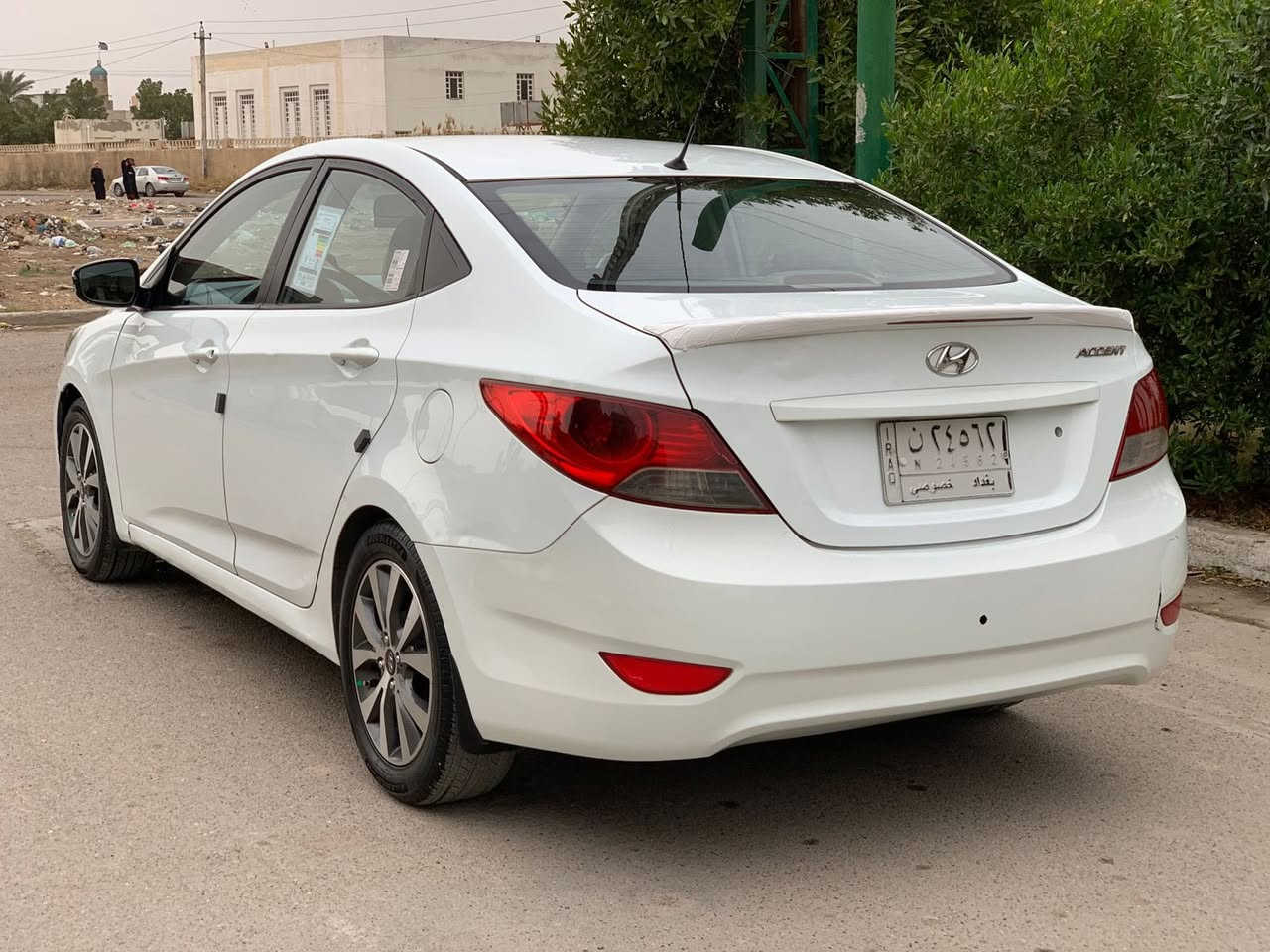 سلام عليكم اكسنت موديل 2012 مكفوله من الضربه والصبغ مكينه 1600 دوش 
قطرتين كير ومكينه مكفوله تبريد شغال 
السعر 97 وبيها مجال مكان السيارة البياع 
الاتصال/***********
