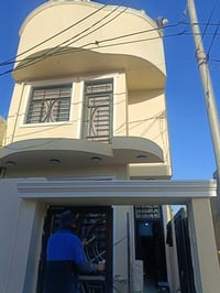 بيت طابقين • ١٠٠م • حلة شارع 80