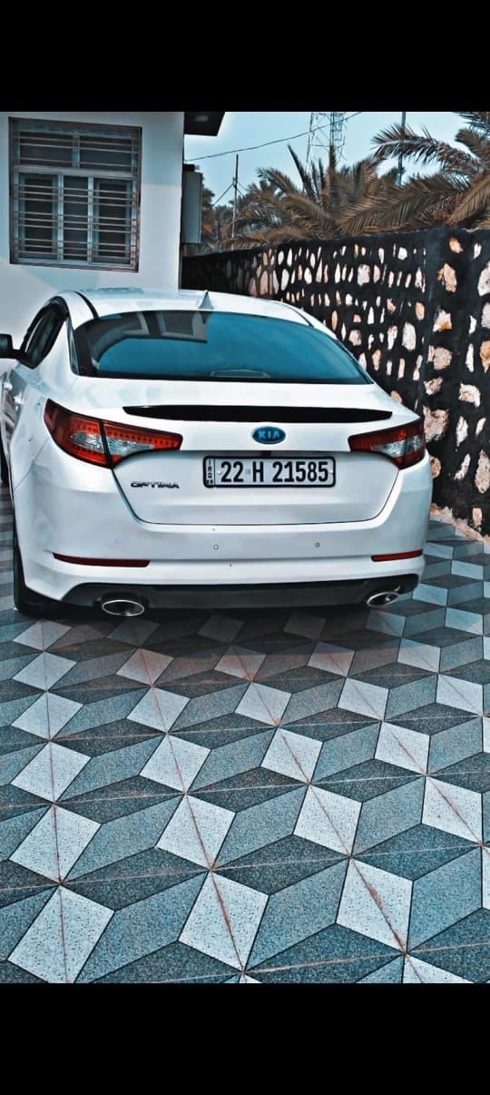 سيارة كيا أوبتيما بيضاء للبيع بحالة ممتازة. السيارة نظيفة جداً من الداخل والخارج ومناسبة جداً للعائلة. جميع الصيانات تمت بشكل دوري وأغلب وقتها كانت مغطاة. مناسبة للاستخدام اليومي. السعر مناسب والبيع بدون وسيط مباشرة من المالك. العنوان بابل 