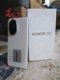 للبيع هونر 200 ذاكره 512 مواصفاته ممتازه بطاريه 5200 ملي امبير ملحقاته...