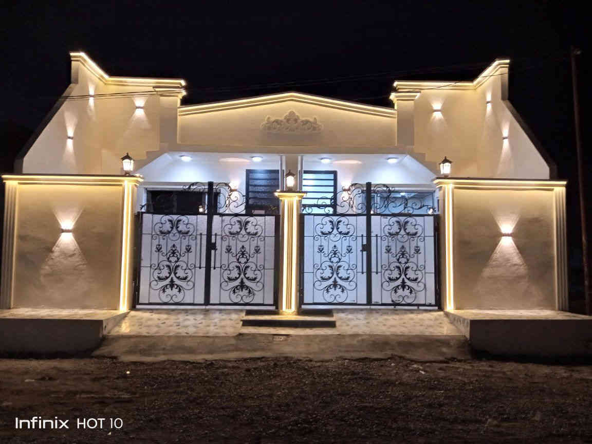 السلام عليكم دارين للبيع مساحه 100متر فول سيراميك نضام دكت تبريد واجهه فلين اناره مخفيه سقف ديكور جديد البيتين صفر مامسكون عنوان حي بدر قرب مدرسه علي شاهين بسعر مناسب للاستفسار الاتصال ع ***********
